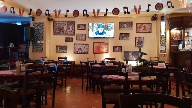 MAURO'S Pub & More